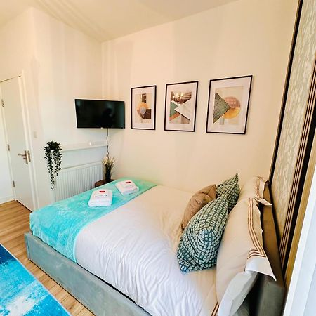 R2 - Elegant Private Room Opposite Queen Elizabeth Hospital - Harborne 伯明翰 外观 照片
