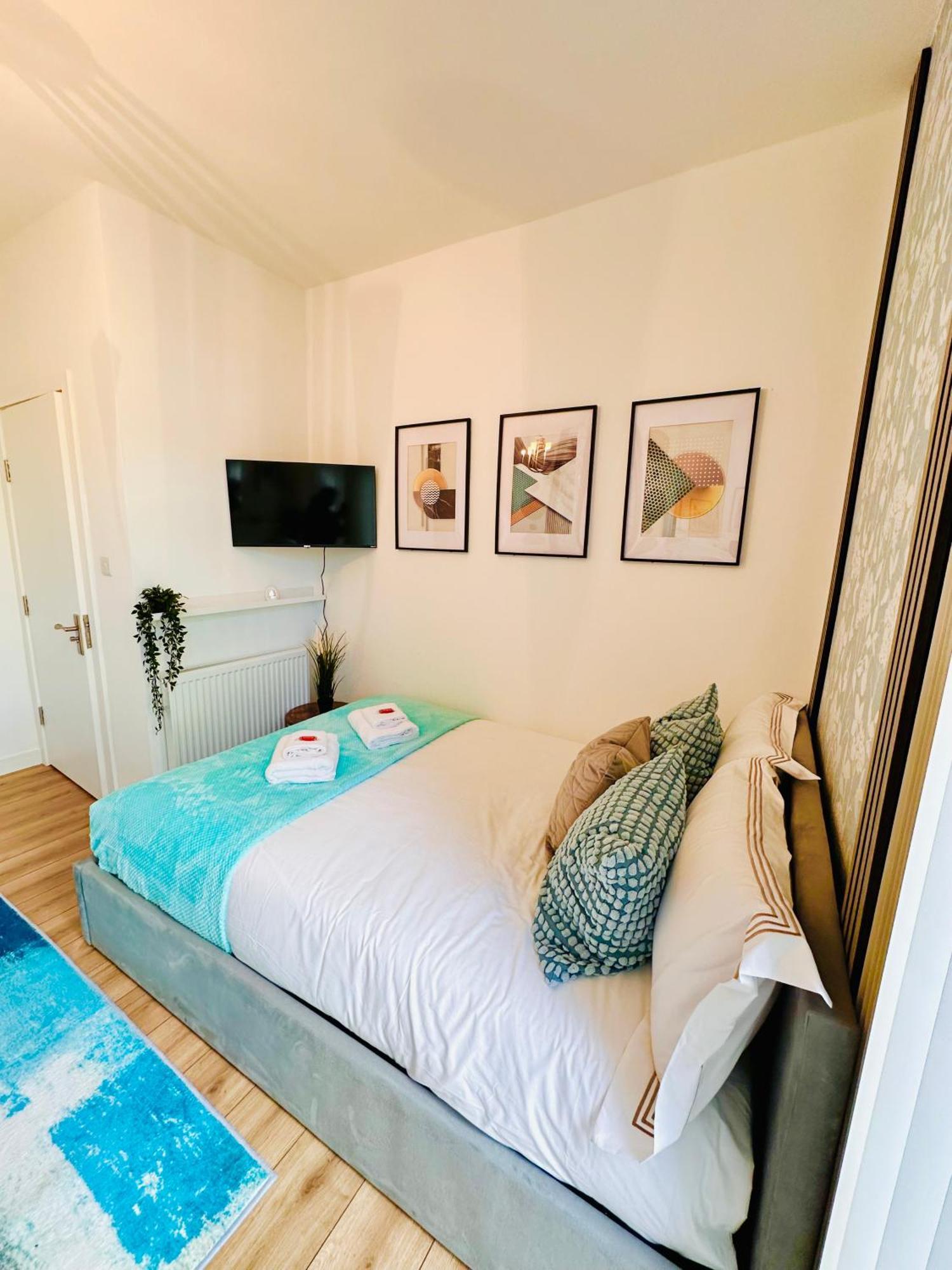 R2 - Elegant Private Room Opposite Queen Elizabeth Hospital - Harborne 伯明翰 外观 照片