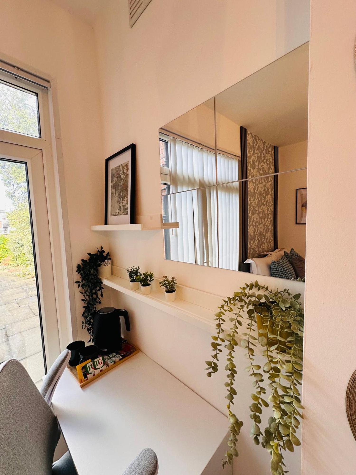 R2 - Elegant Private Room Opposite Queen Elizabeth Hospital - Harborne 伯明翰 外观 照片