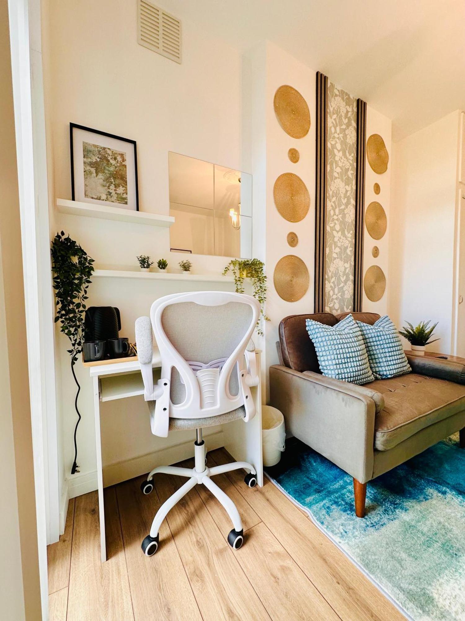 R2 - Elegant Private Room Opposite Queen Elizabeth Hospital - Harborne 伯明翰 外观 照片