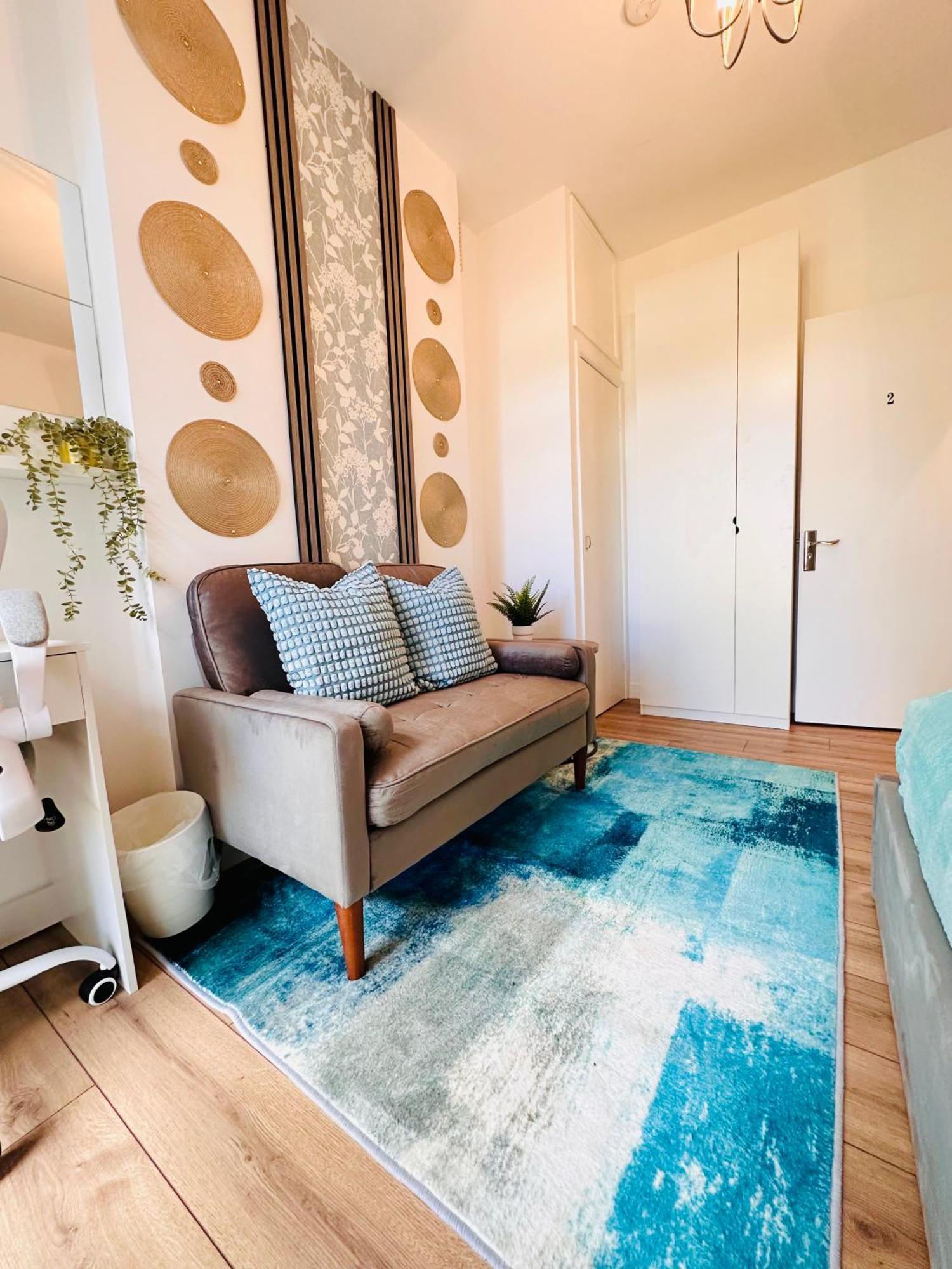 R2 - Elegant Private Room Opposite Queen Elizabeth Hospital - Harborne 伯明翰 外观 照片