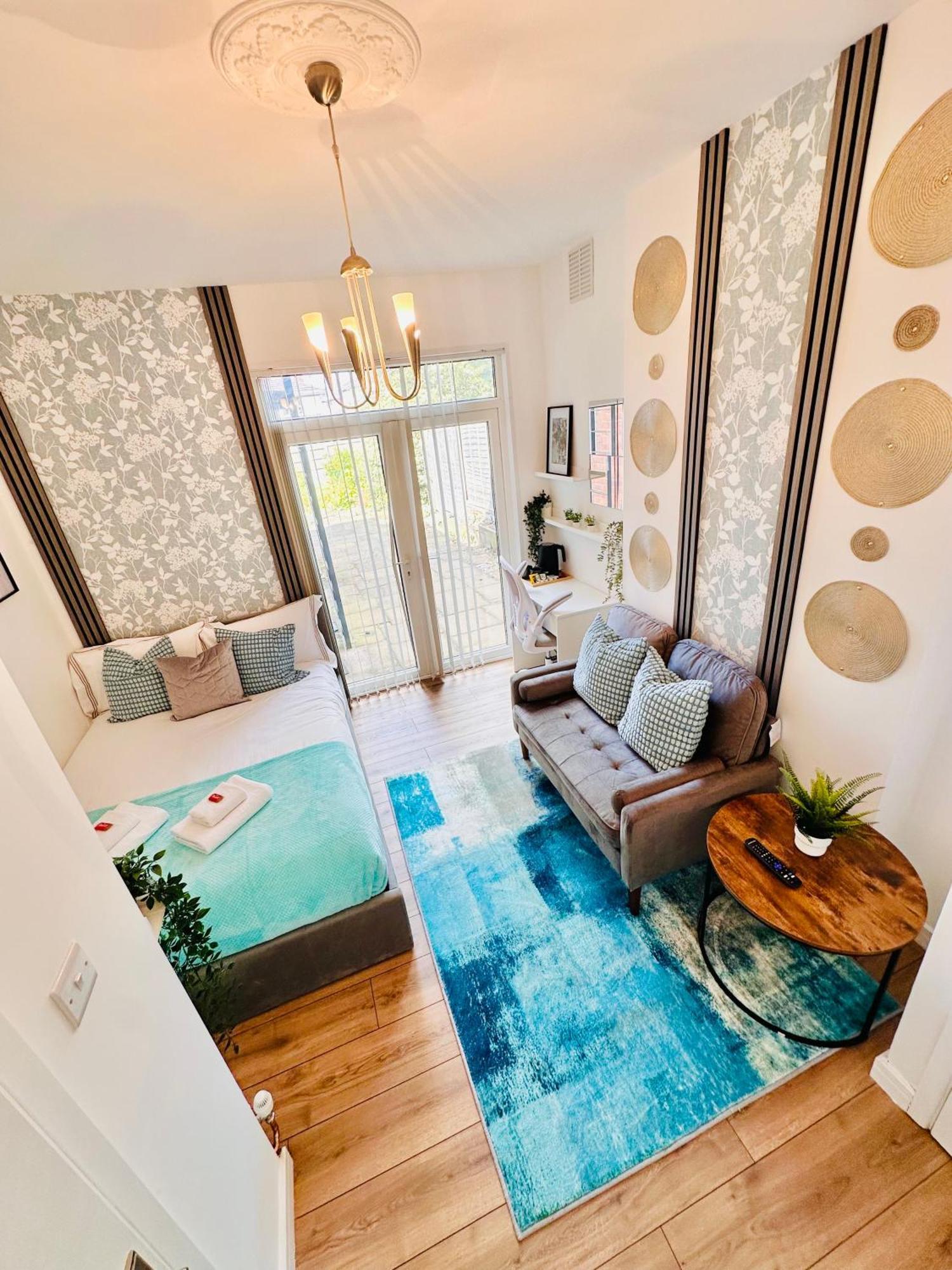 R2 - Elegant Private Room Opposite Queen Elizabeth Hospital - Harborne 伯明翰 外观 照片