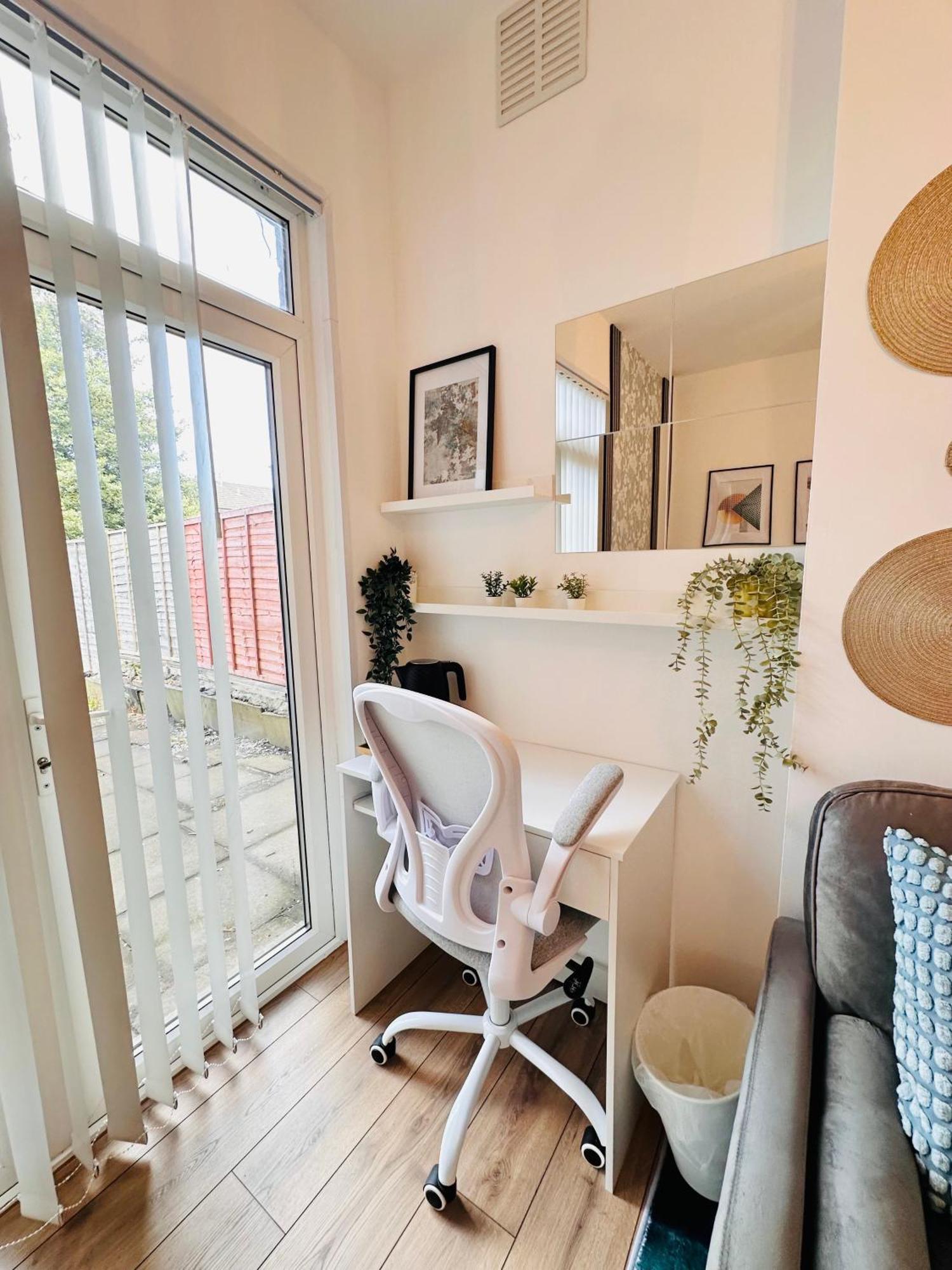 R2 - Elegant Private Room Opposite Queen Elizabeth Hospital - Harborne 伯明翰 外观 照片
