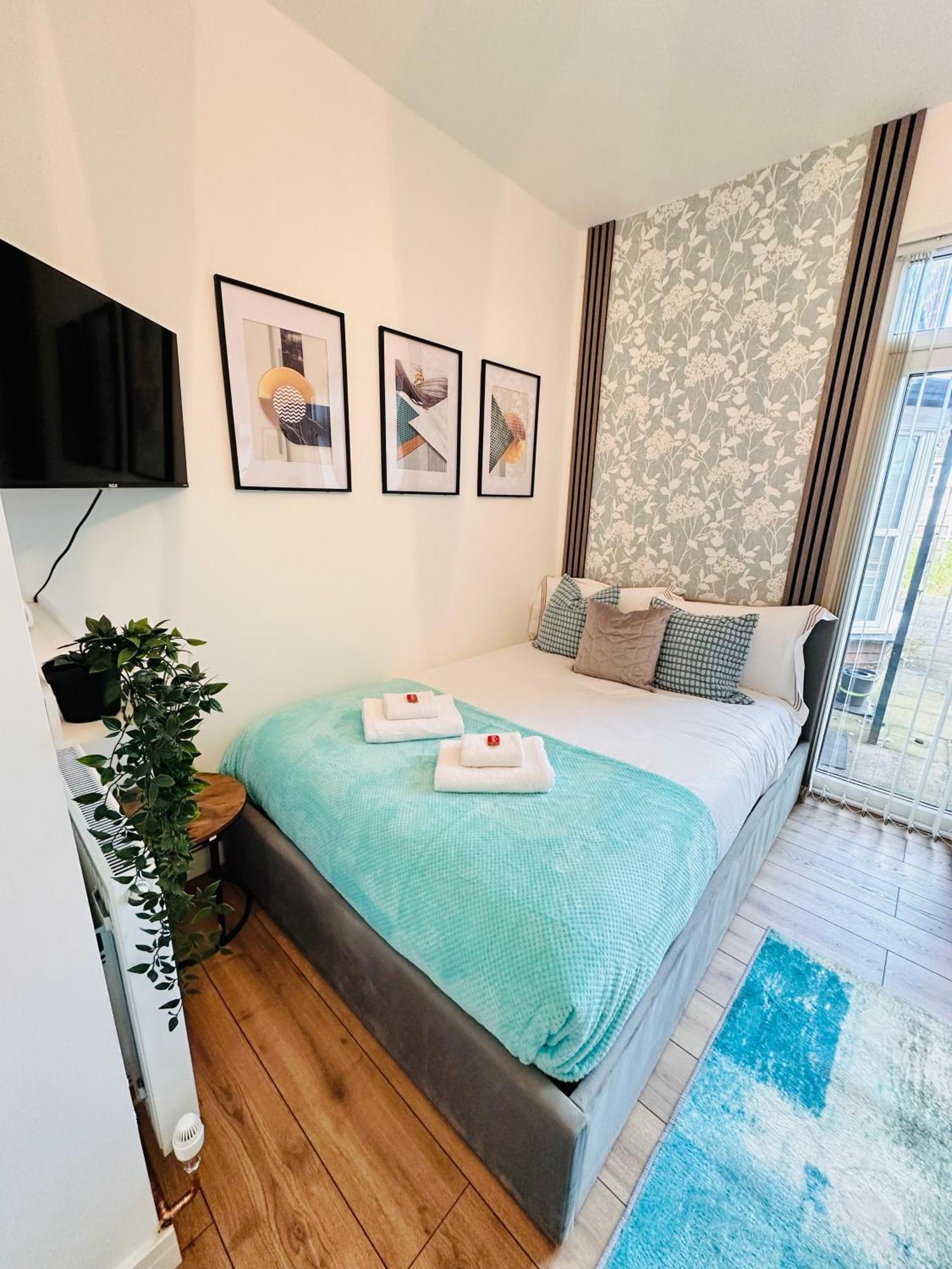 R2 - Elegant Private Room Opposite Queen Elizabeth Hospital - Harborne 伯明翰 外观 照片